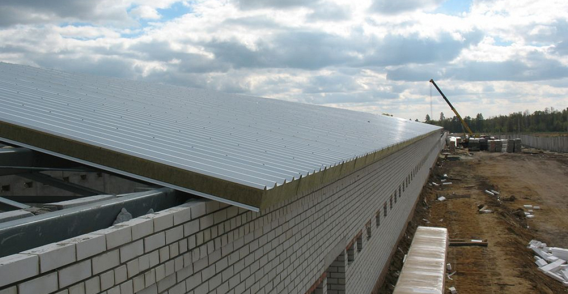 дах із сендвіч панелі